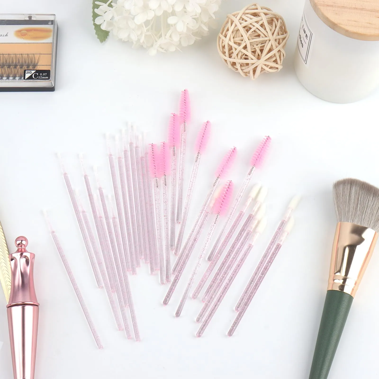600 Pcs Eyelash Extension Supplies Kit, Include 200 Lash Spoolies Mascara Brushes 200 Crystal Lip Brushes 200 Micro Swabs Eyelash Brushes Makeup Applicator Tool Set(Pink)