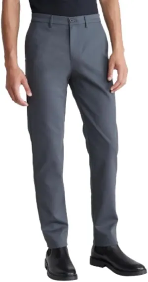 Calvin Klein Men's Modern Stretch Wrinkle Resistant Chino Pants in Slim Fit