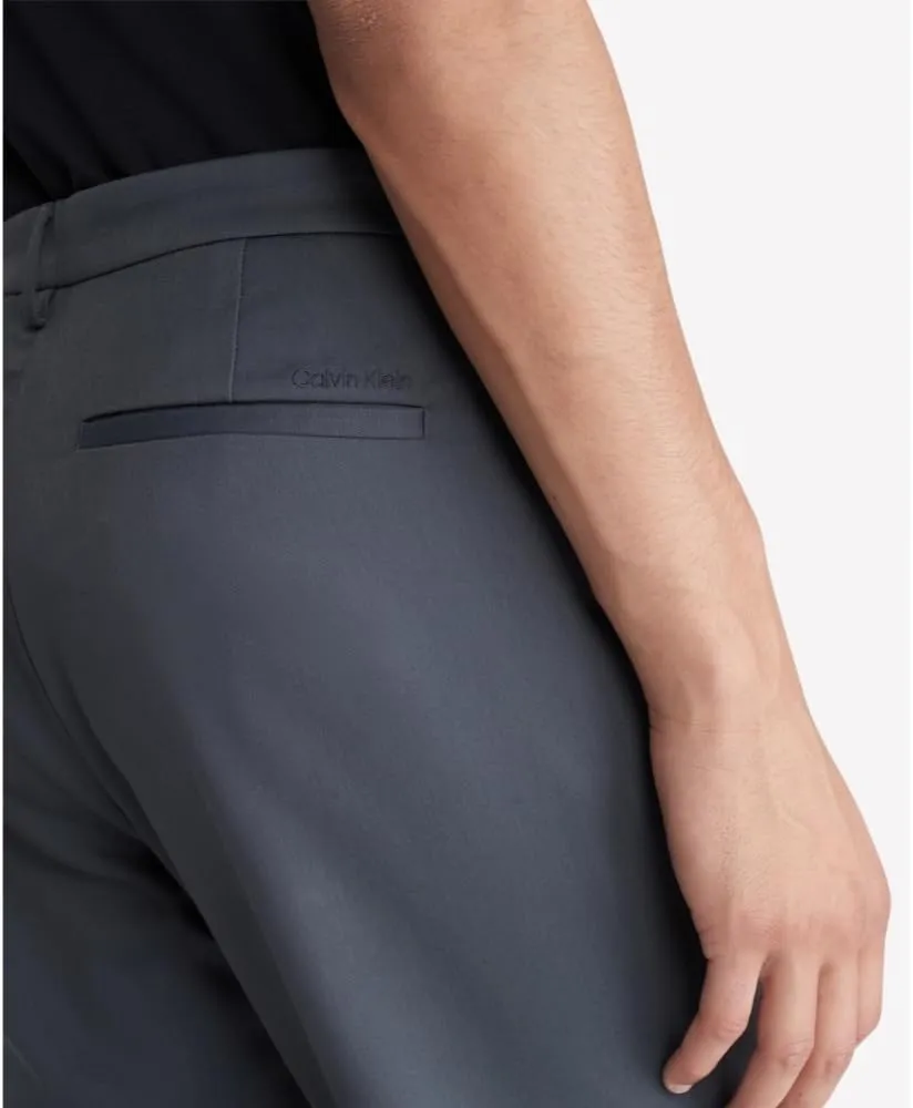 Calvin Klein Men's Modern Stretch Wrinkle Resistant Chino Pants in Slim Fit