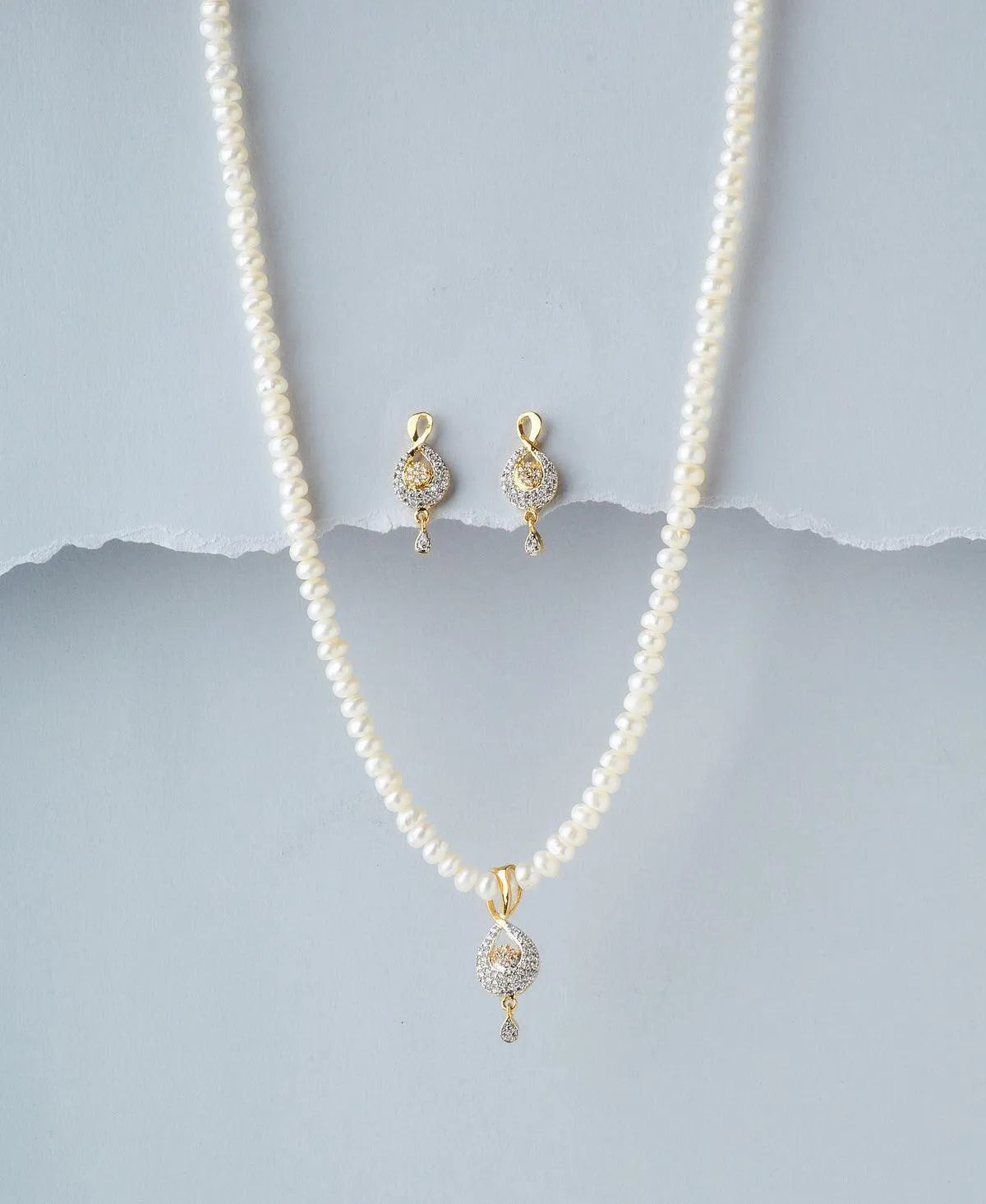 Elegant Pearl Necklace Set