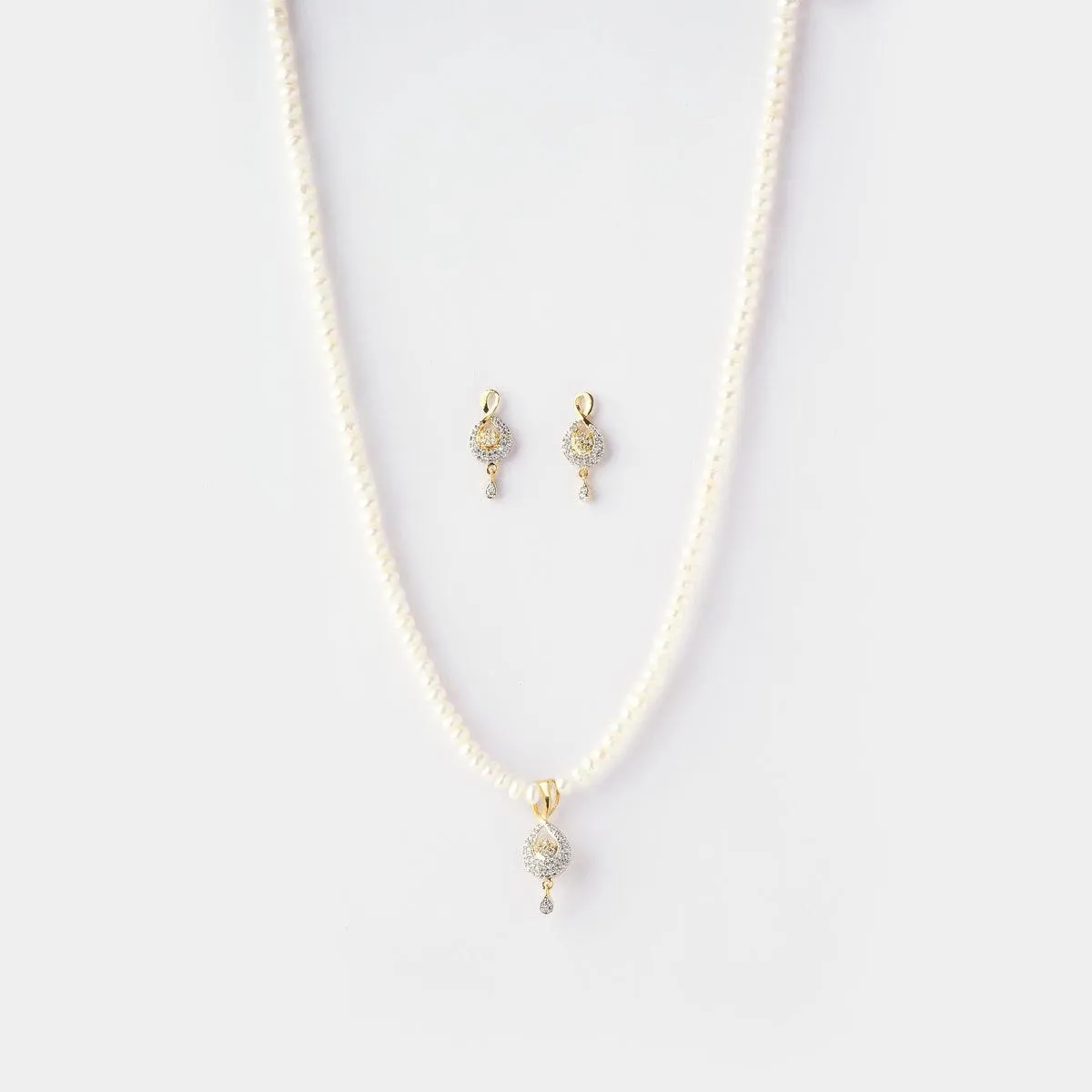 Elegant Pearl Necklace Set