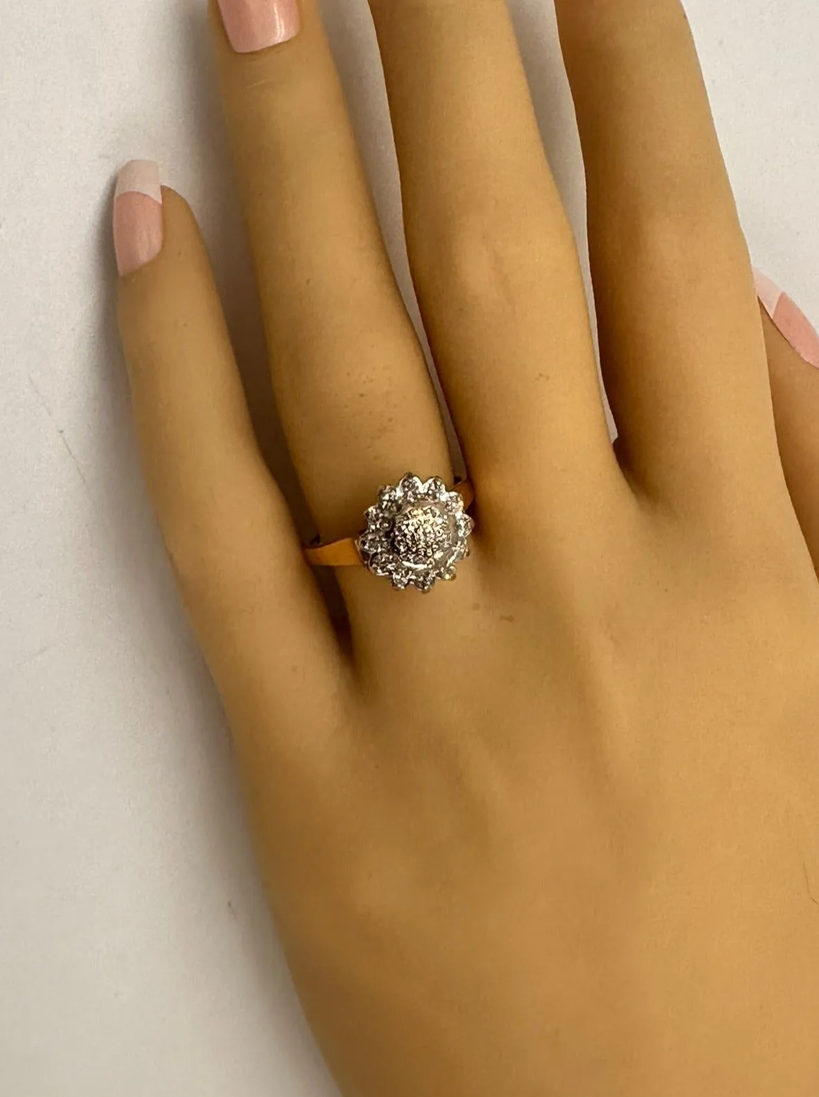 Exquisite 18K Yellow and White Gold Diamond Halo Ring - A Masterpiece of Elegance