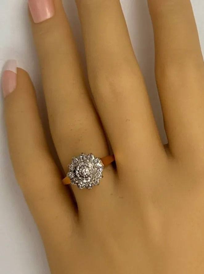 Exquisite 18K Yellow and White Gold Diamond Halo Ring - A Masterpiece of Elegance