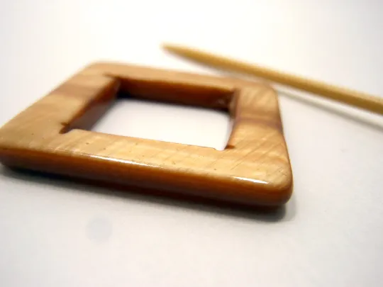 Mother of Pearl Square Shawl Pin "Nuuka"