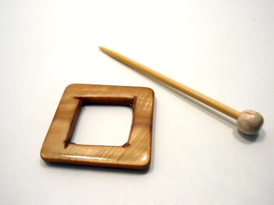 Mother of Pearl Square Shawl Pin "Nuuka"