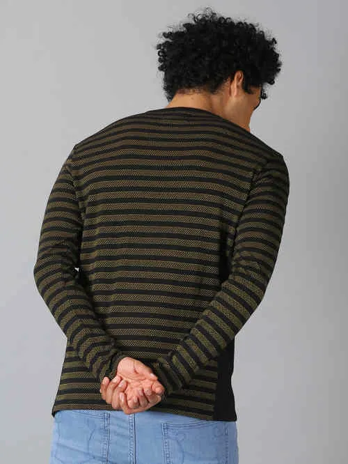 UrGear Striped Men Round Neck Black T-shirt