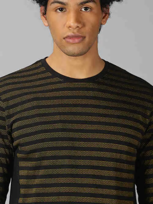 UrGear Striped Men Round Neck Black T-shirt